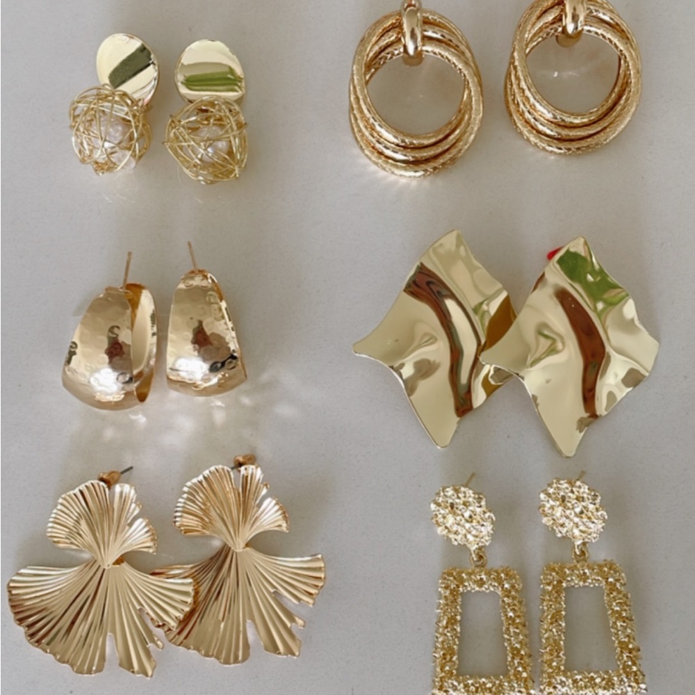 New Gorgeous Set of Trendy Earrings - Picture 8 of 8